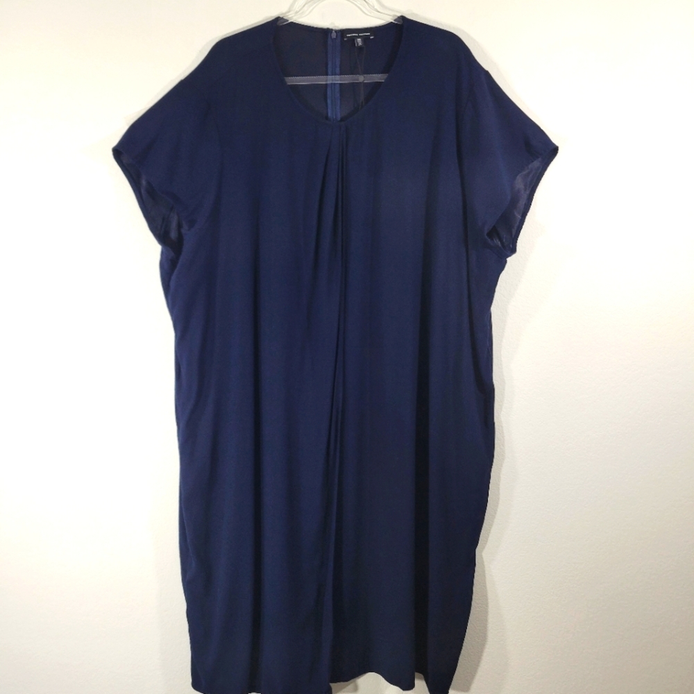 UNIVERSAL STANDARD navy scoop neck faux wrap short sleeve pocket midi dress